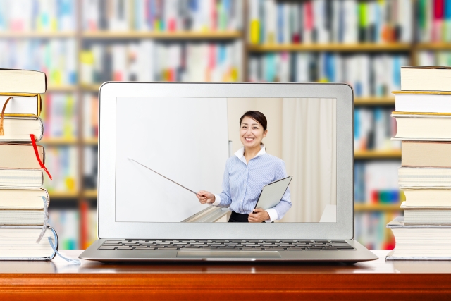 Web会議のセミナー機能を使ってオンライン研修に応用できる